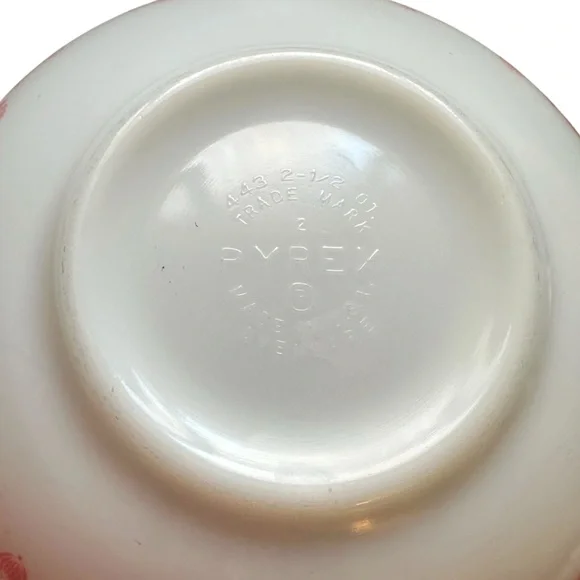 Vintage PYREX 443 Pink On White Gooseberry Cinderella Mixing Bowl 2 1/2 QT - Picture 3 of 4